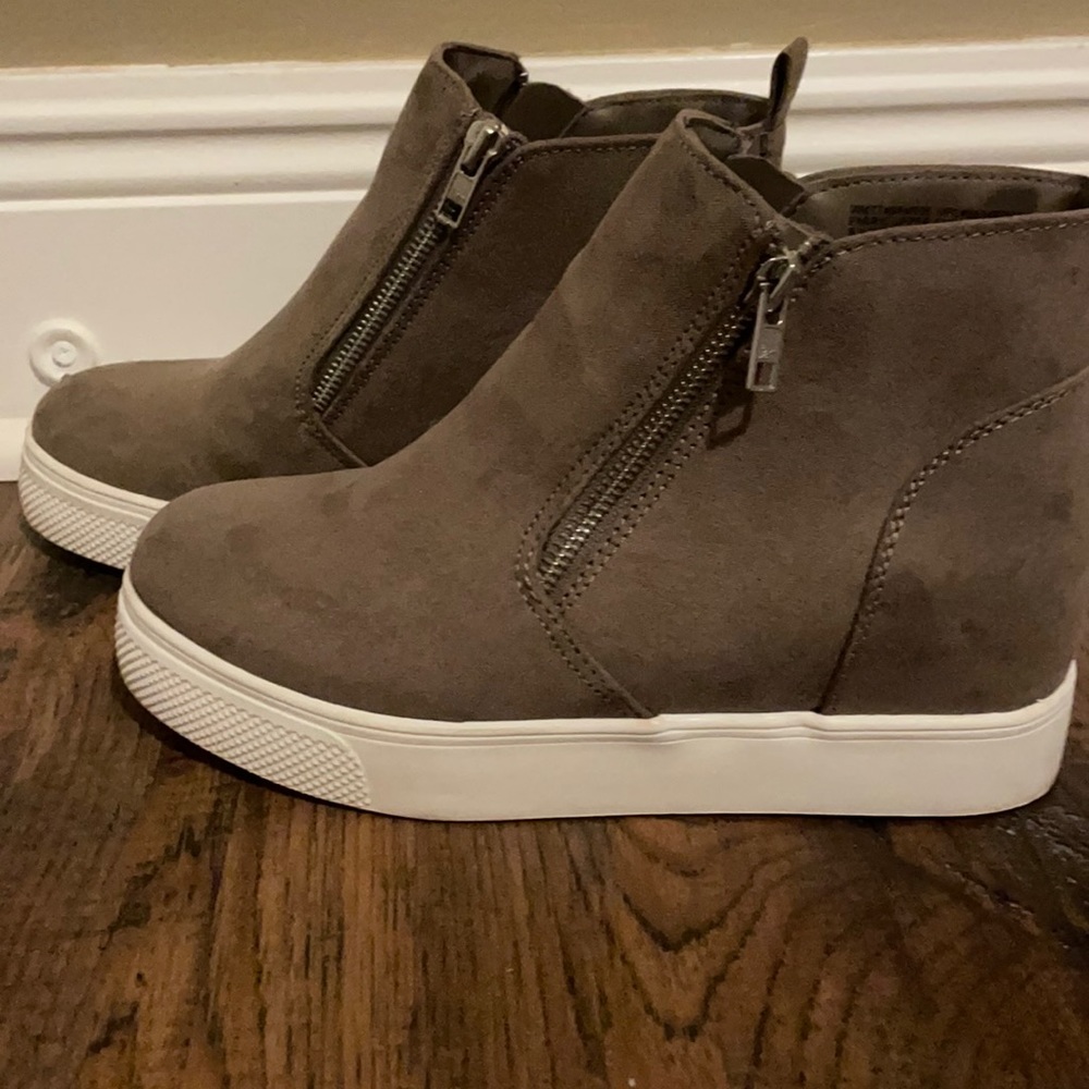 Gray high kicks